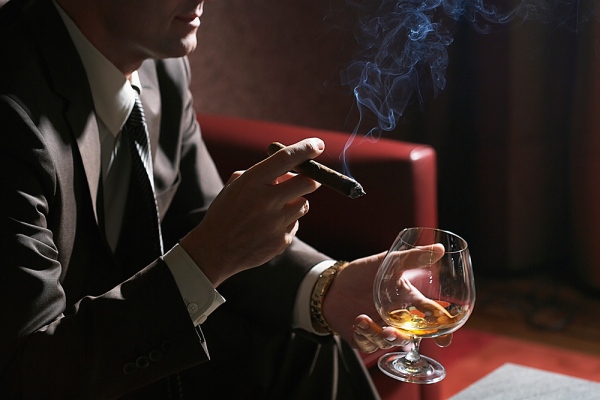 Addiction: Dependence disease on behaviour, Diagnose, treatment and its solution.