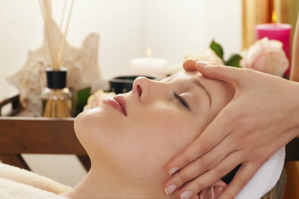 Best Techniques And Benefits Of Facial Massage